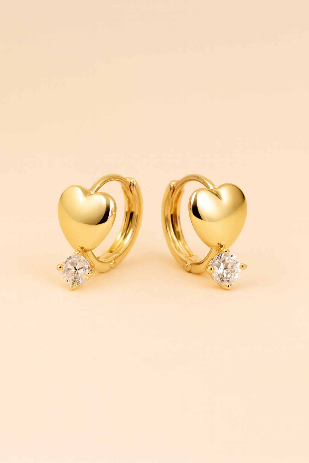Aretes Corazón Dorado con Brillo