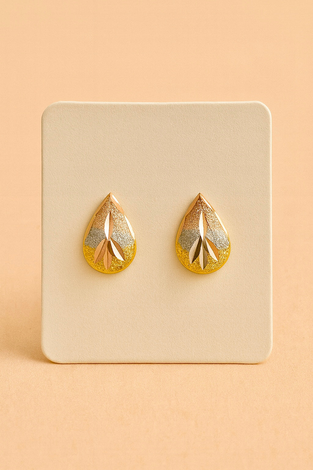 Aretes Lágrima Tricolor en Oro Laminado
