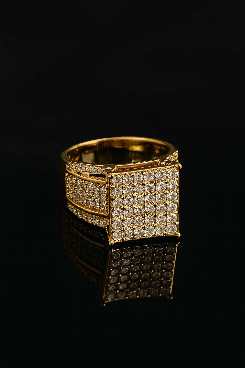 Anillo de Hombre con Frente Cuadrado