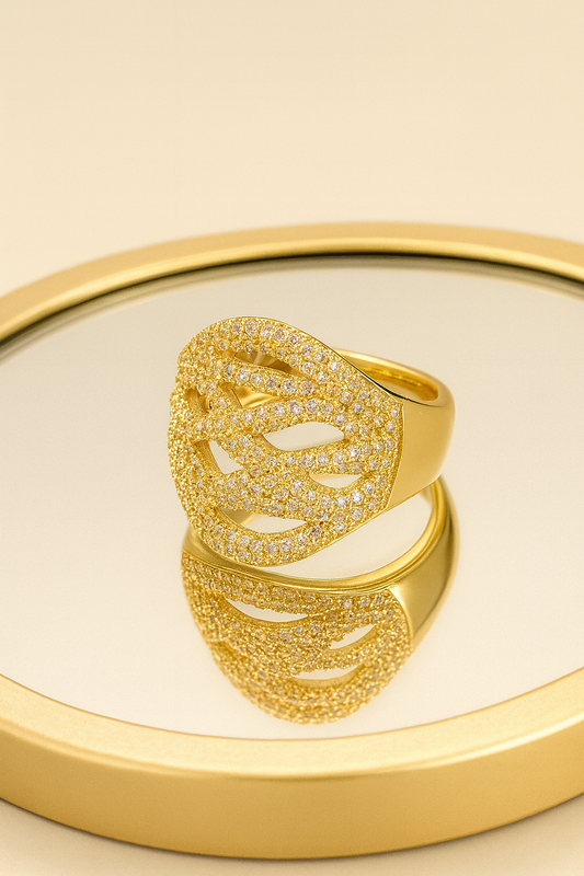 Anillo Semi Redondo de Lujo con Brillantes Zirconias