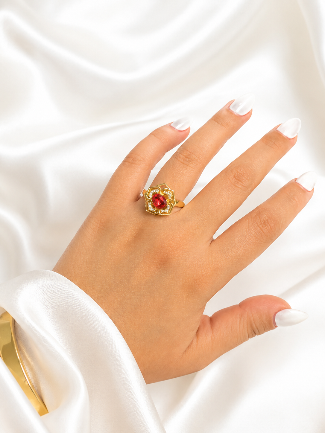 Anillo Flor Rubí Ajustable