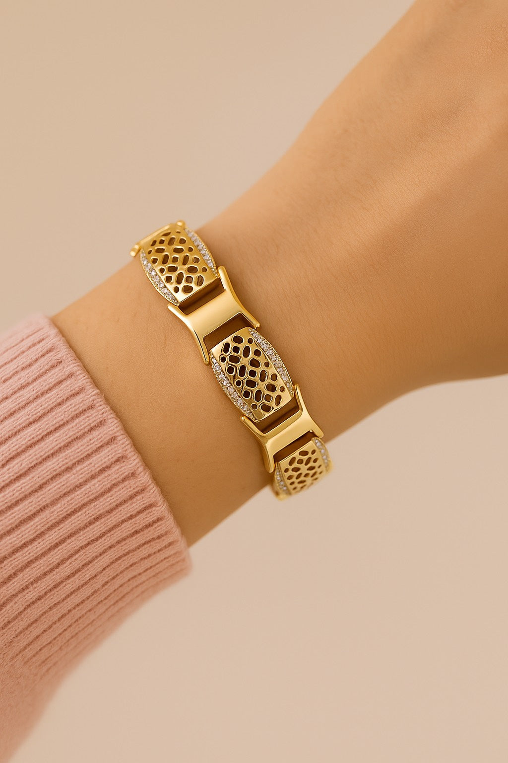 Pulsera Dorada Clásica con patron circular