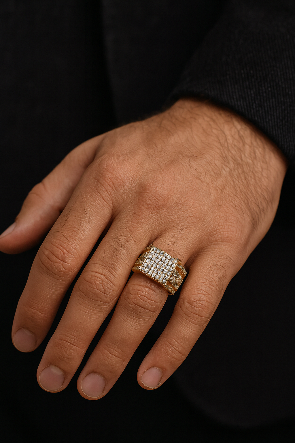 Anillo de Hombre con Frente Cuadrado