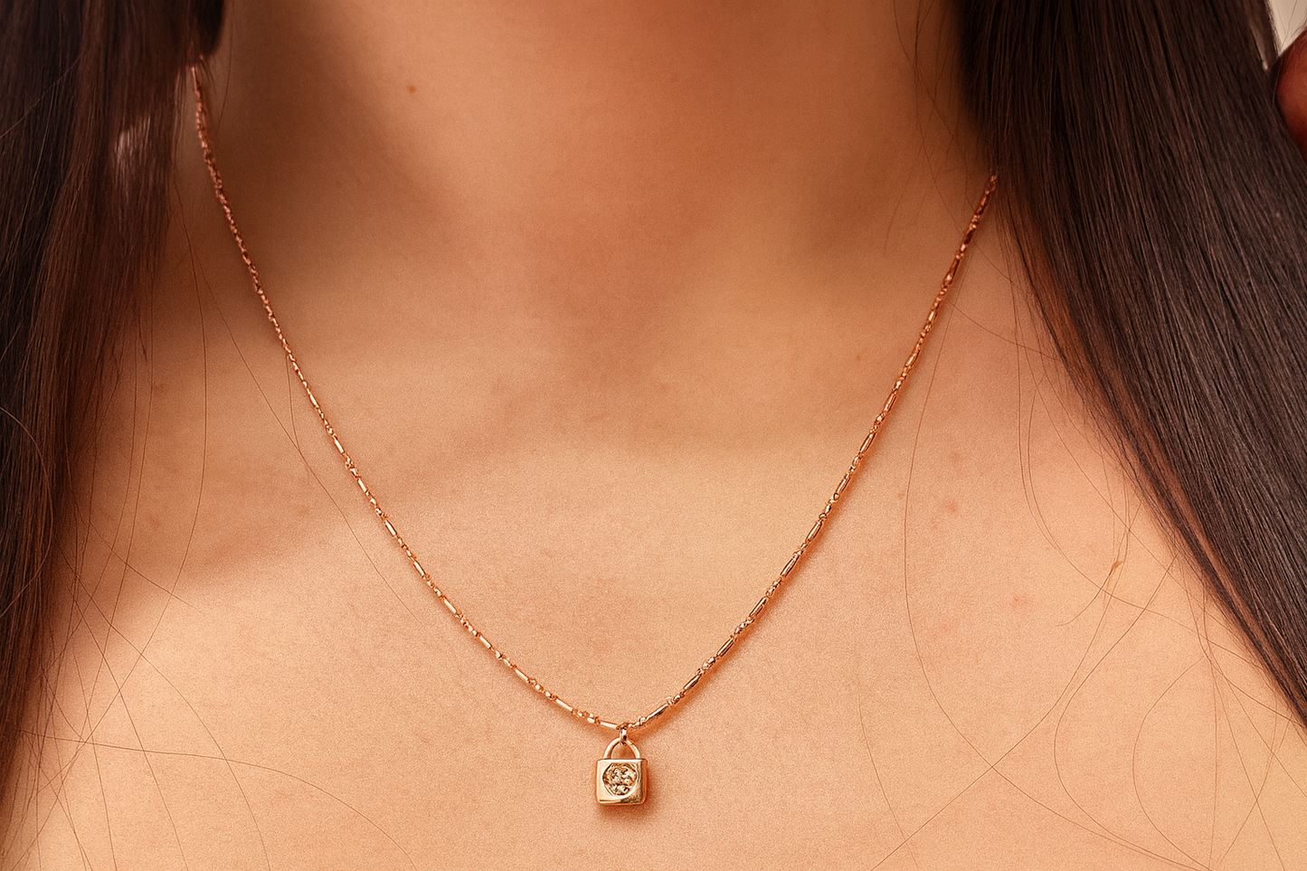Cadena Elegancia Dorada con Dije Minimalista