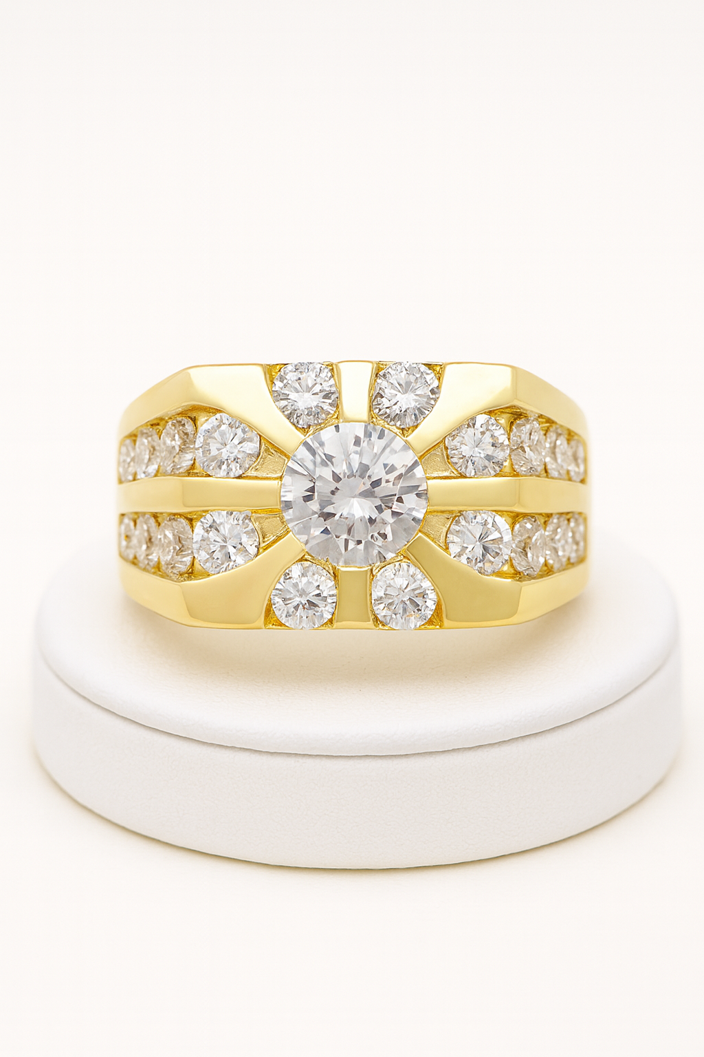 Anillo Majestuoso con Brillo Real