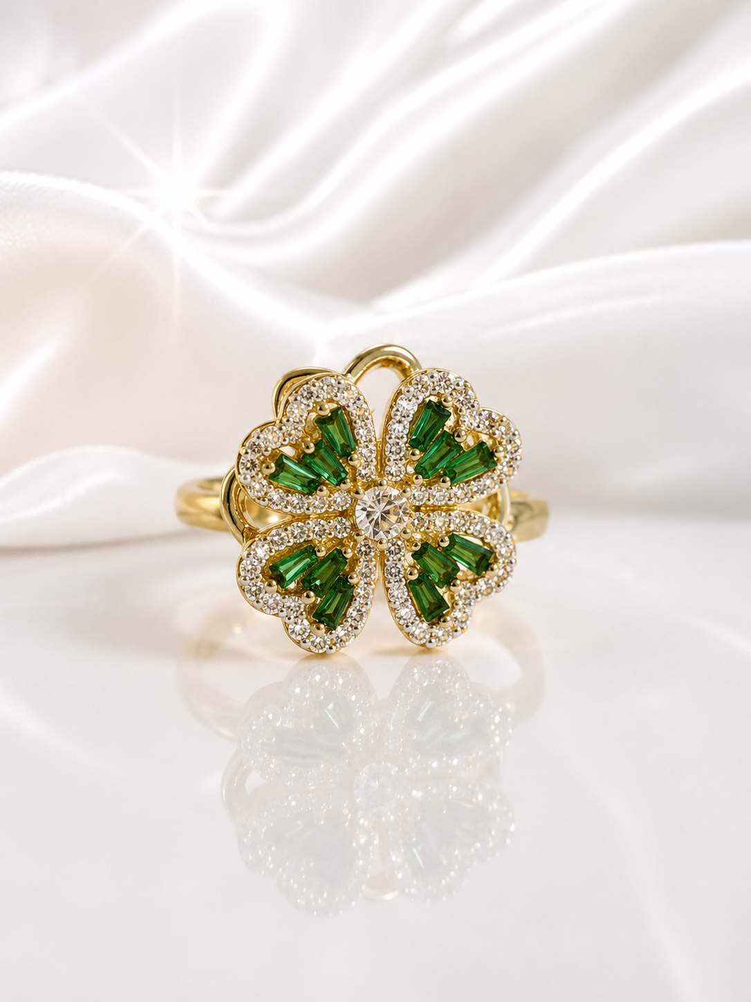 Anillo Trébol Esmeralda Luxury
