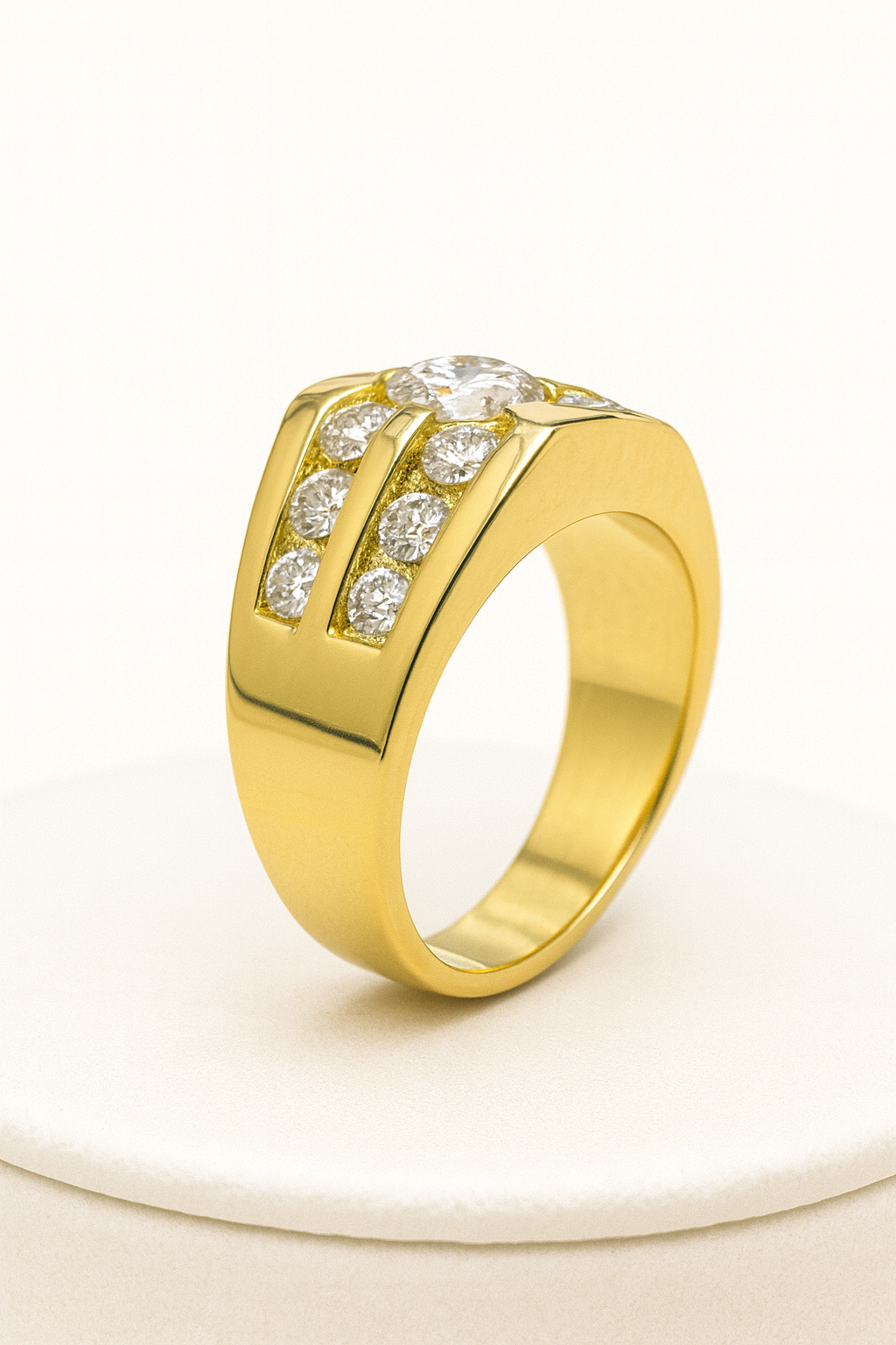 Anillo Majestuoso con Brillo Real