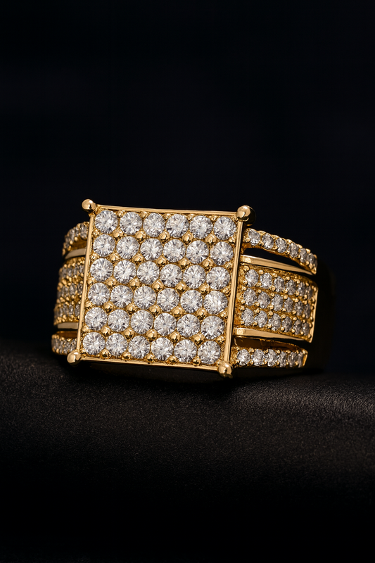 Anillo de Hombre con Frente Cuadrado