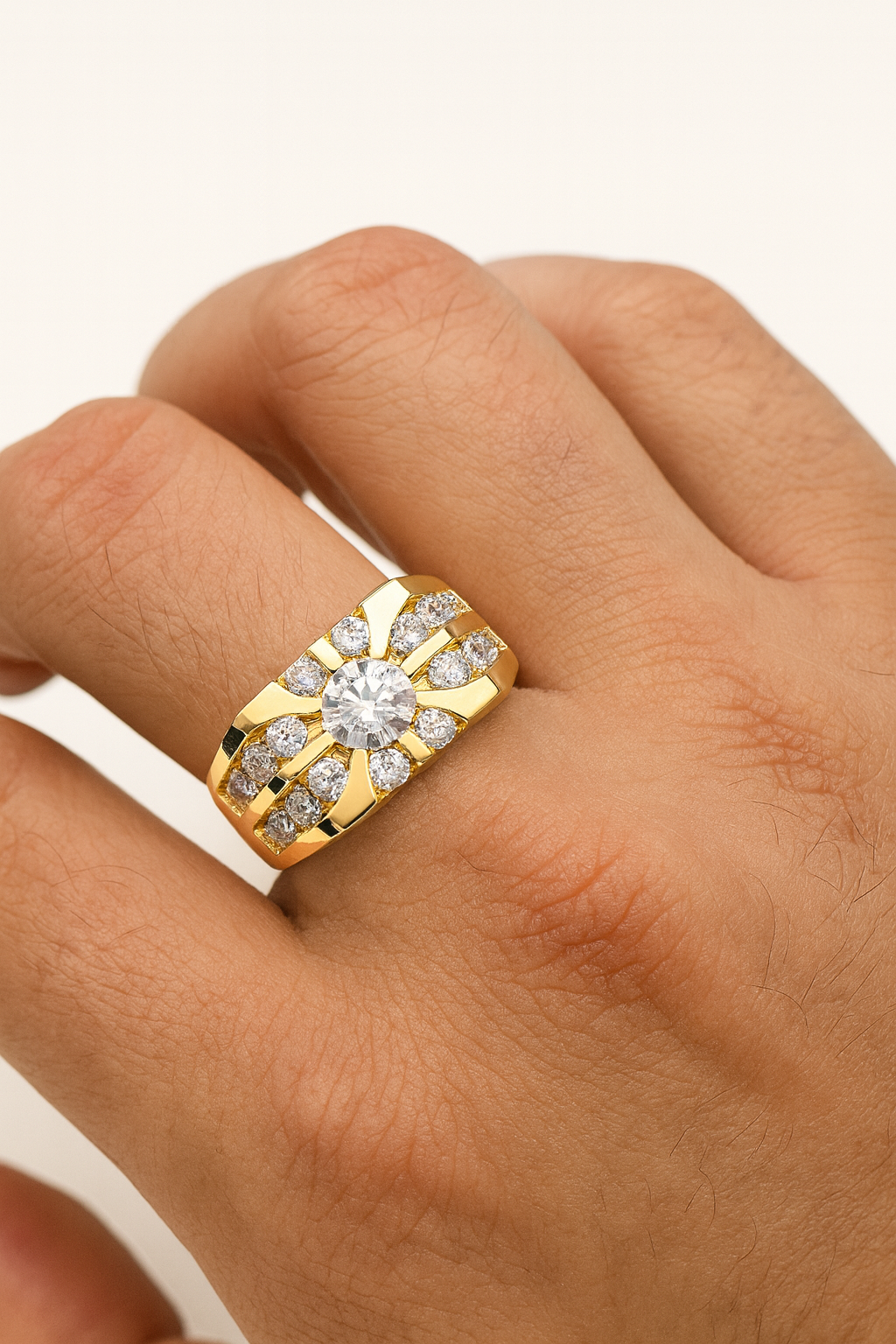 Anillo Majestuoso con Brillo Real