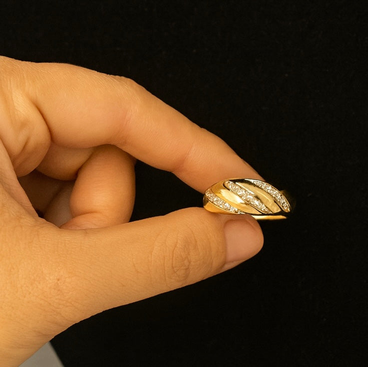 Anillo Clásico Brillo entre Hilos