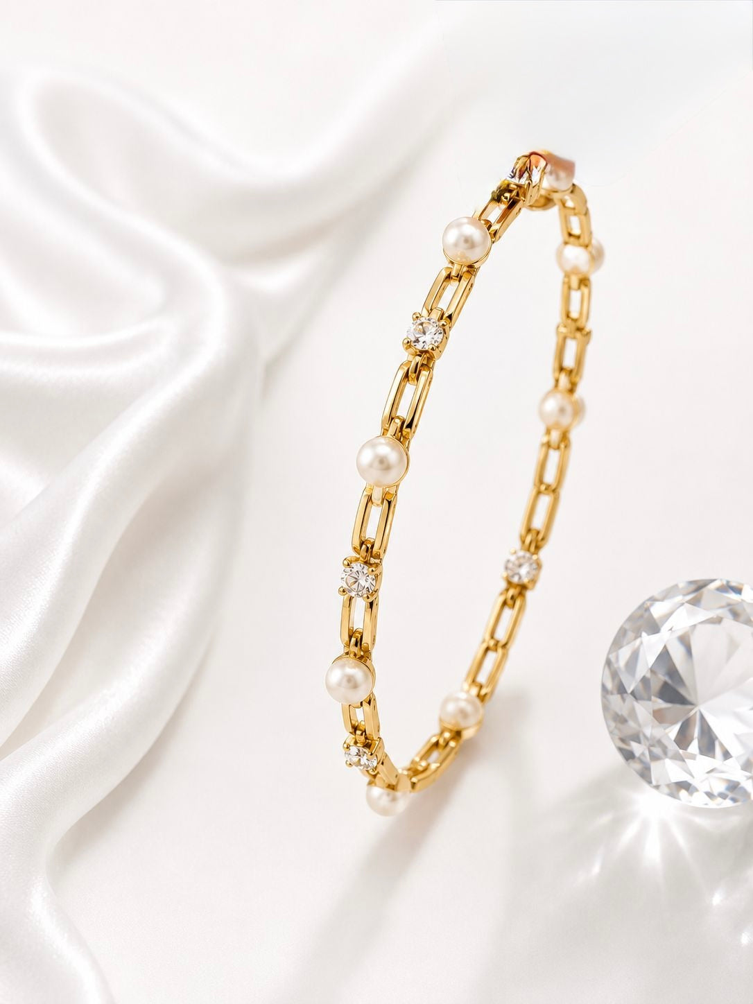 Pulsera con Perlas Blancas y Zirconia