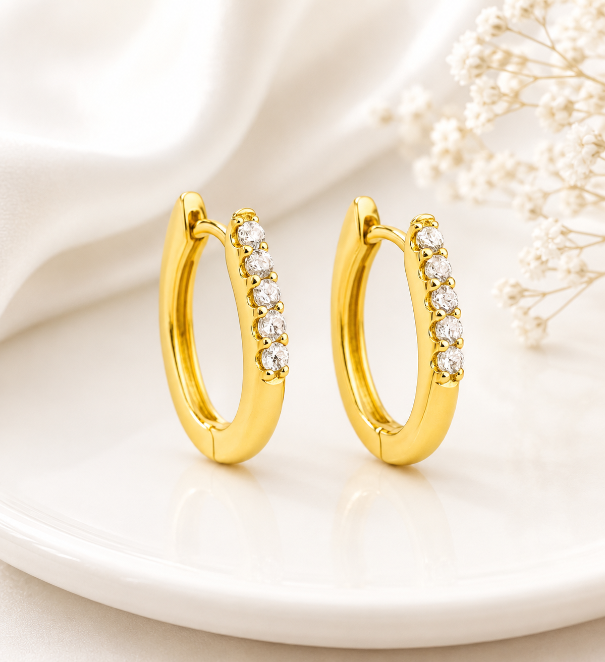 Aretes Semi-Aro de Elegancia Dorada