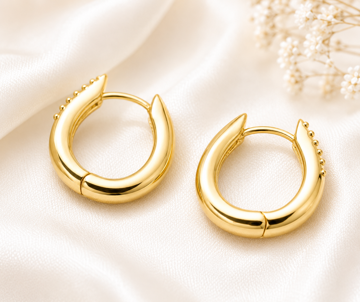 Aretes Semi-Aro de Elegancia Dorada