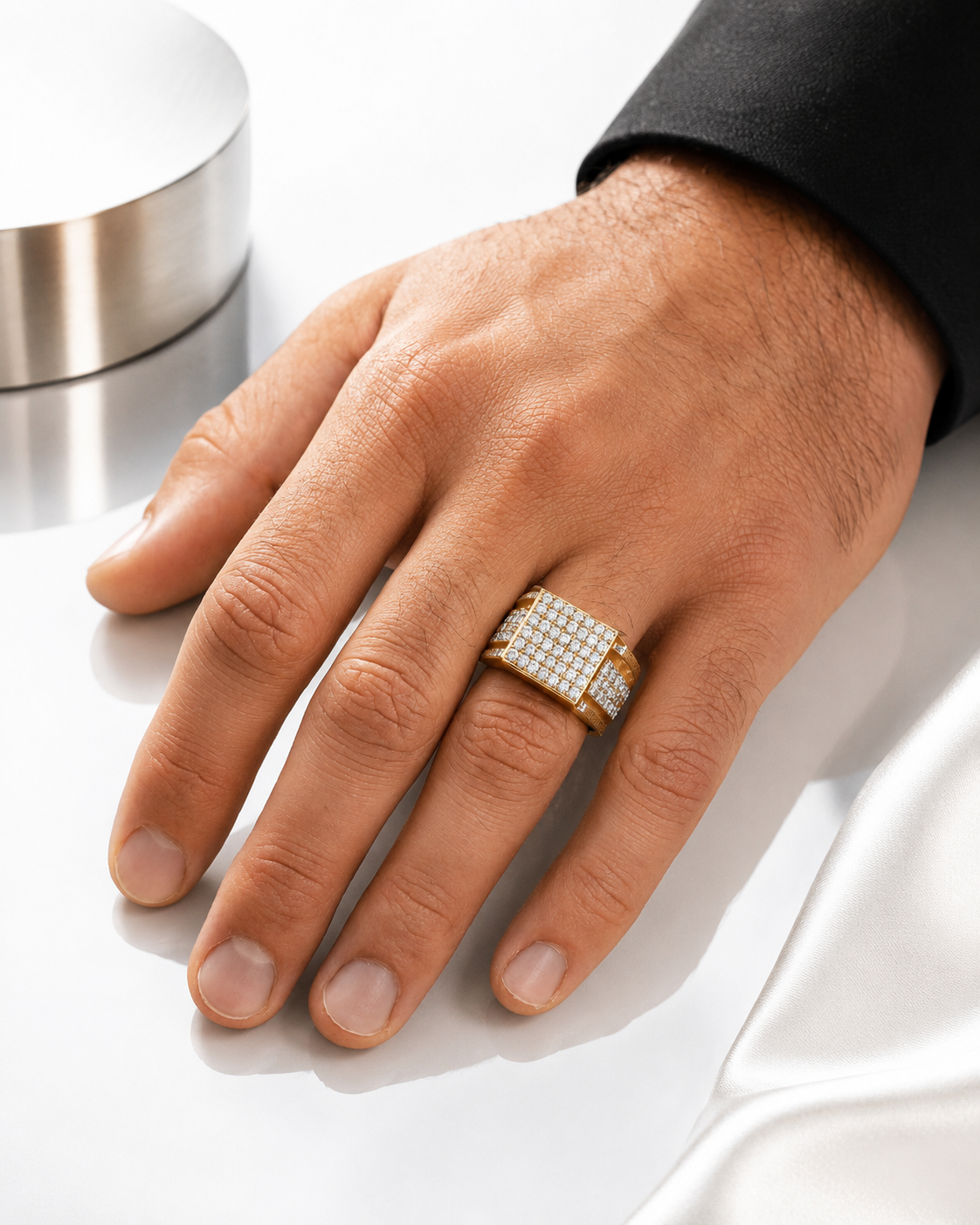 Anillo de Hombre con Frente Cuadrado