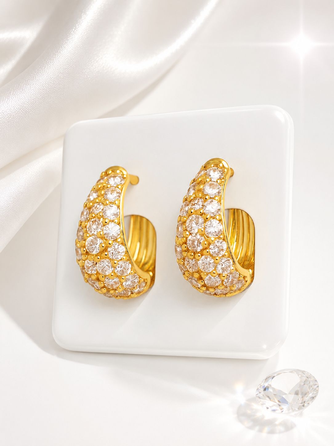 Aretes Aro Dorado con Circonias Brillantes