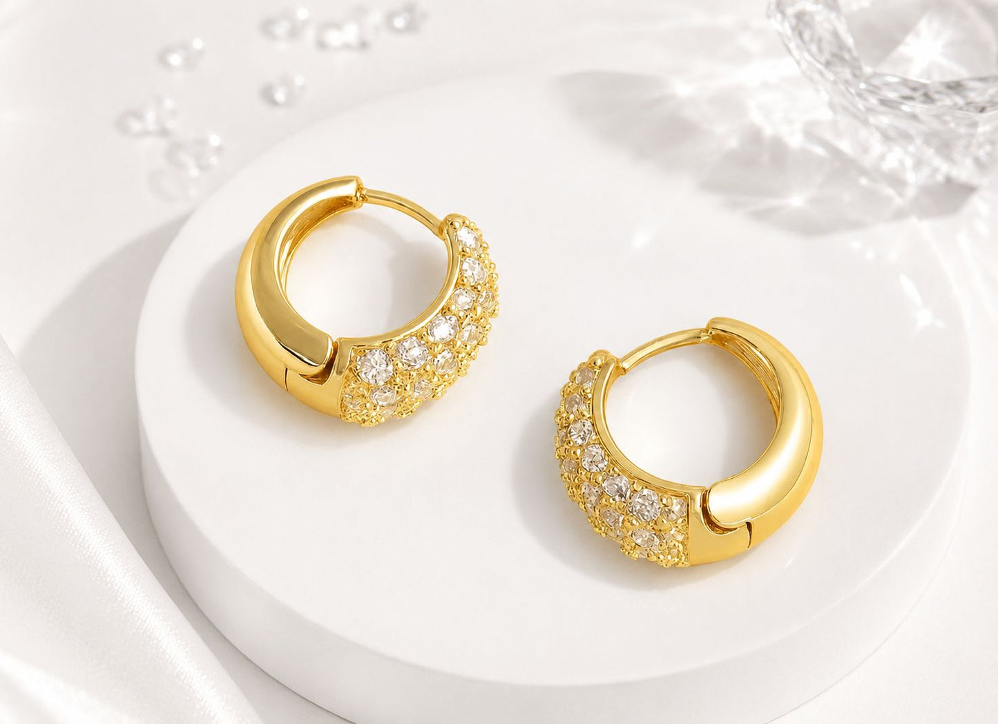 Aretes Aro Dorado con Circonias Brillantes