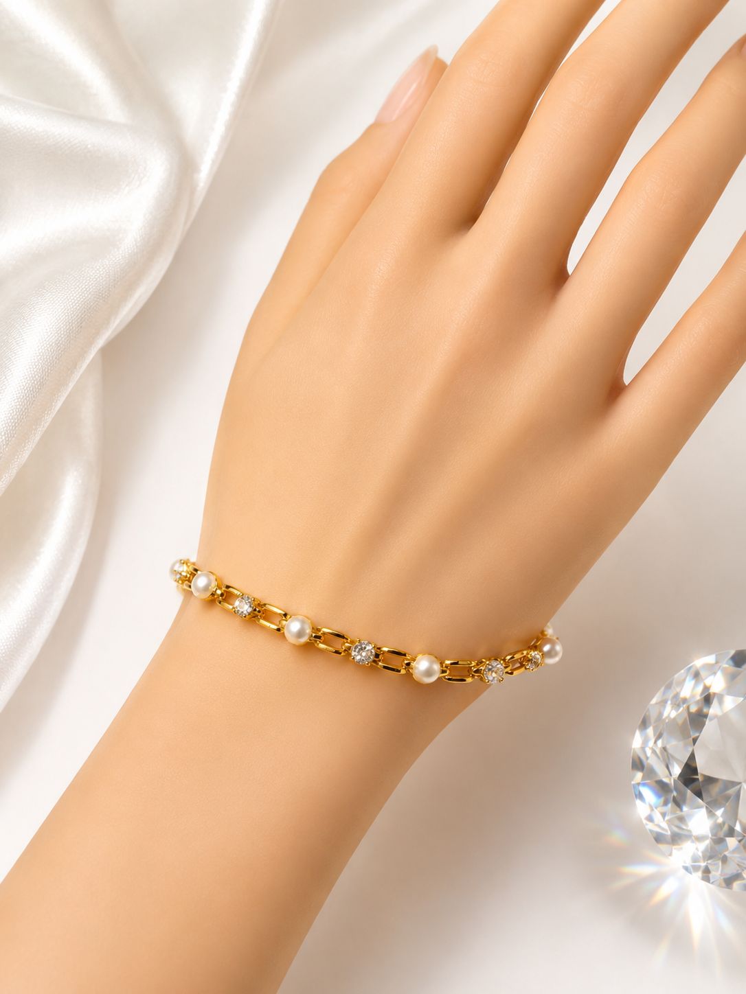 Pulsera con Perlas Blancas y Zirconia