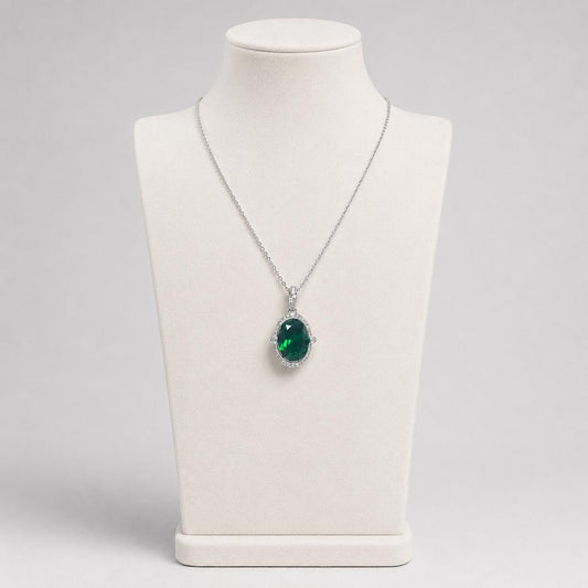 Cadena con piedra verde