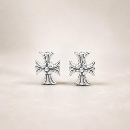 Aretes de  Crus Plateada diseño elegante