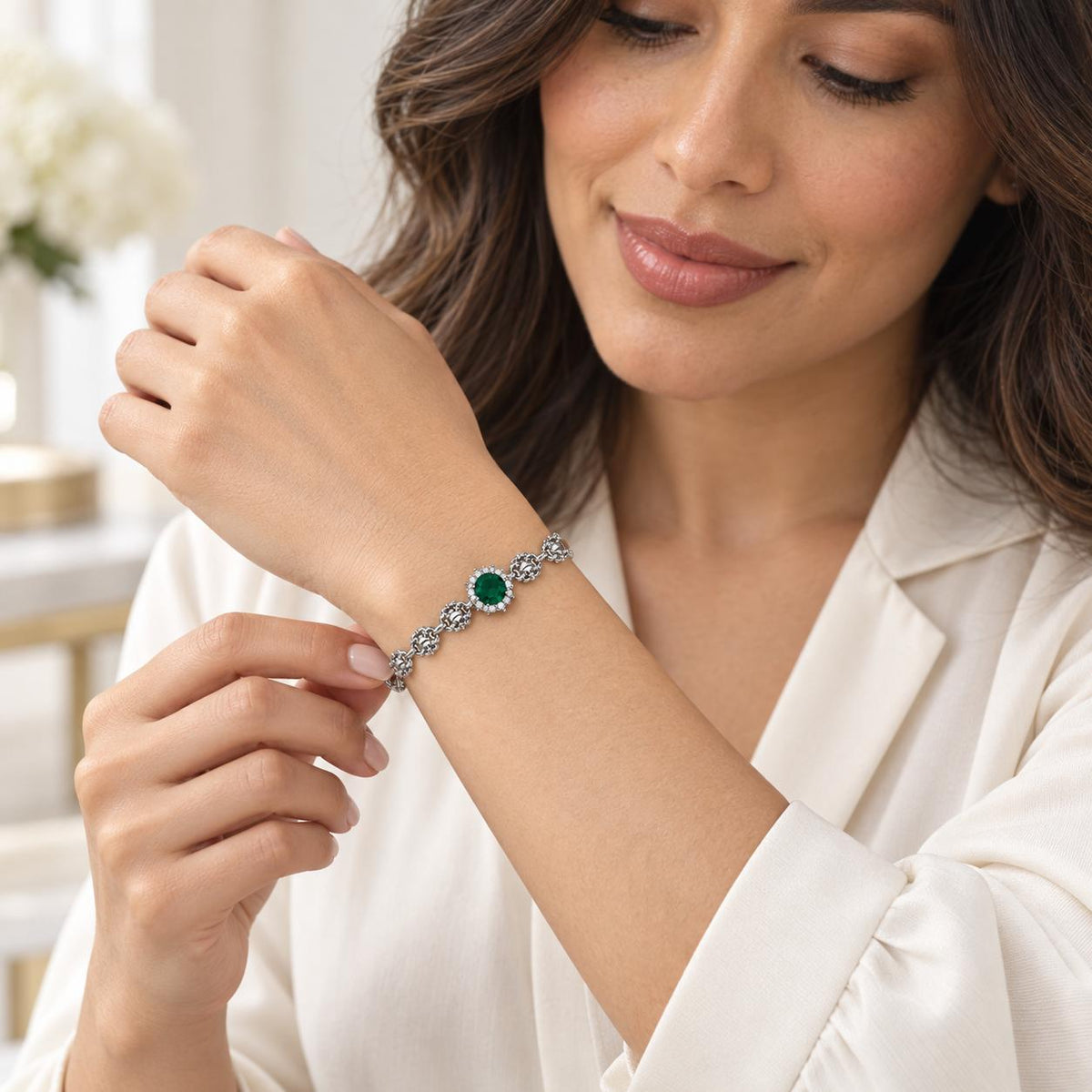 NEW Manilla Color Silver con Piedra Verde Central