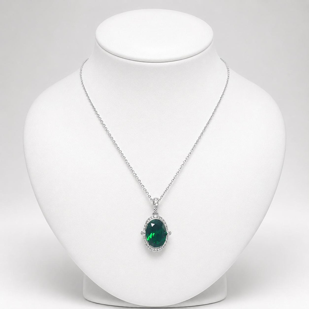Cadena con piedra verde